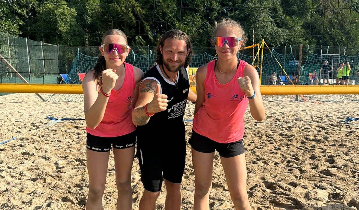 Ein erfolgreiches Trio, Milla und Melina mit ihrem Coach Benjamin Meßner.